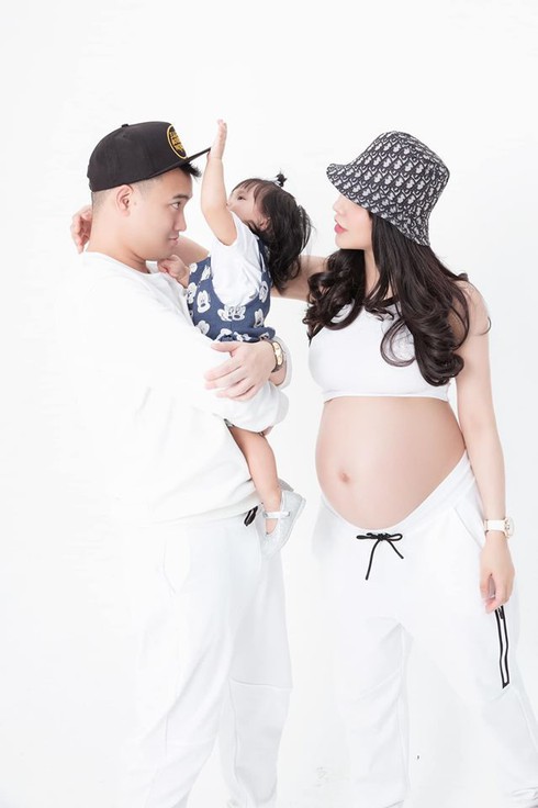 Chưa đầy một năm sau kết hôn, Diệp Lâm Anh đã sinh con gái đầu lòng, đồng thời thông báo mang thai thứ hai khiến fan hâm mộ vô cùng vui mừng