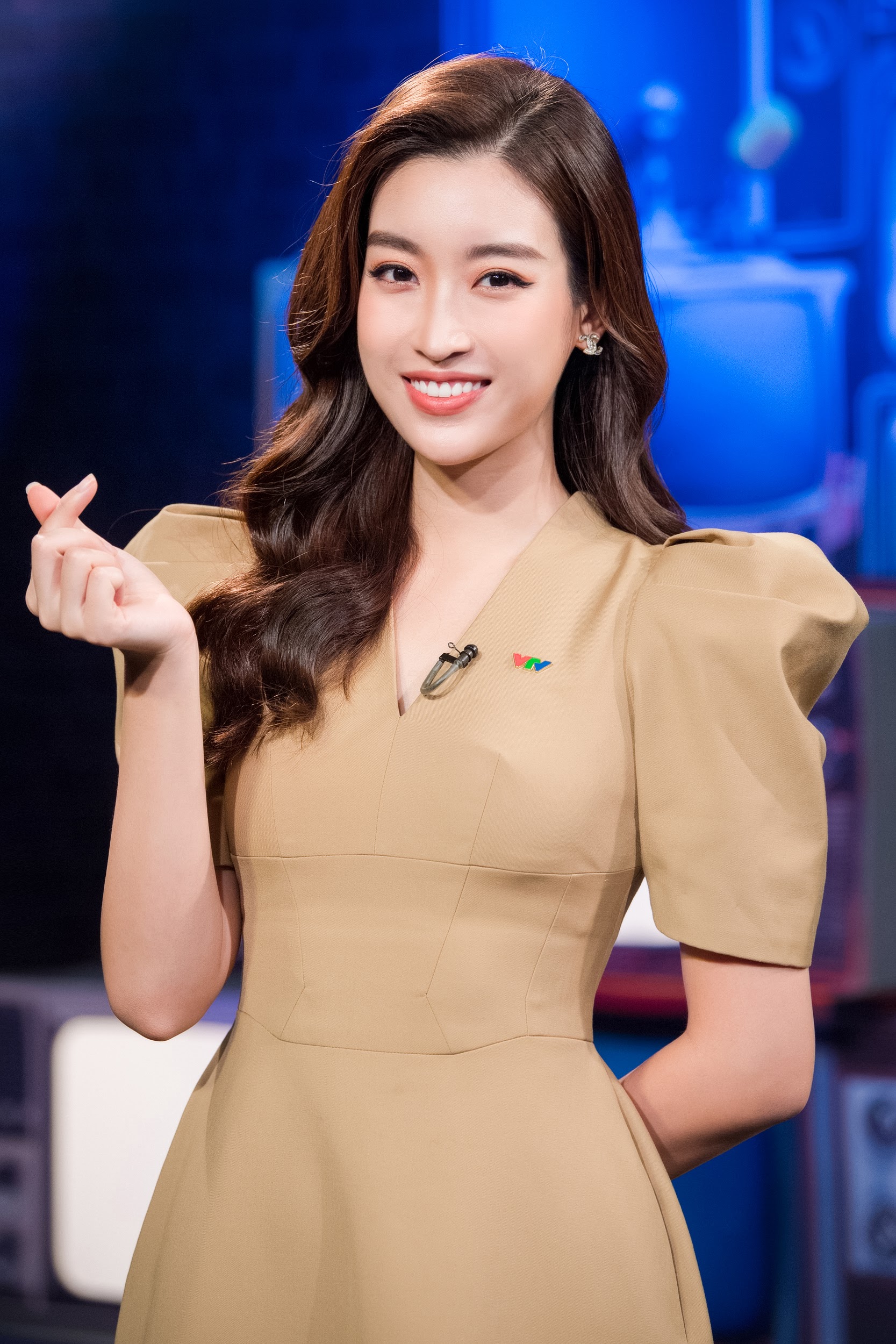 Hoa hậu Đỗ Mỹ Linh thử sức ở vai trò MC thể thao.