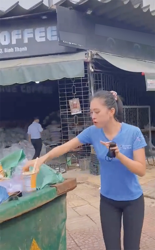 Khoảnh khắc giản dị Hoa hậu Tiểu Vy “xì xụp” ăn mì giữa phố cạnh thùng rác gây xúc động mạnh