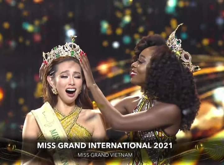 Chiếc vương miện danh giá của ngôi vị Miss Grand International 2021 đã xướng tên Nguyễn Thúc Thùy Tiên.
