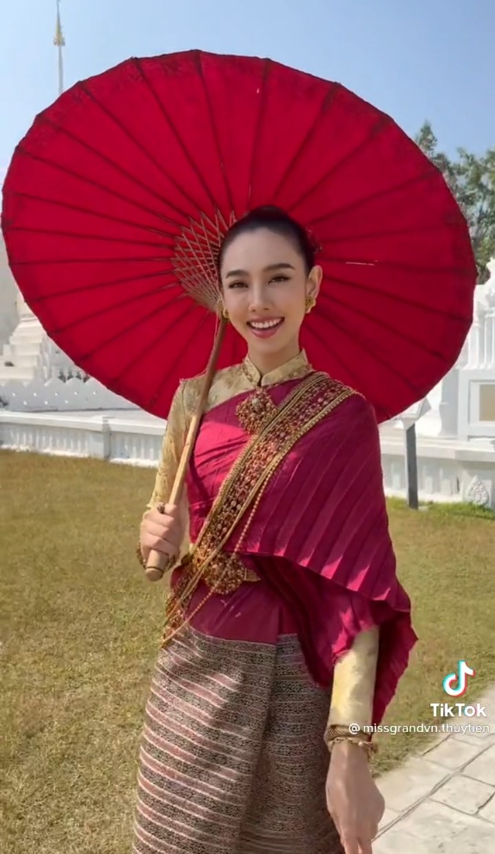Thùy Tiên tất bật chạy show sau đăng quang, giật spotlight với màn cosplay thành gái Thái