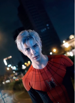 Denis Đặng 'cosplay' thành Spider Man phiên bản đời thực khiến dân tình mê mệt vì thần thái quá đỉnh! - ảnh 1