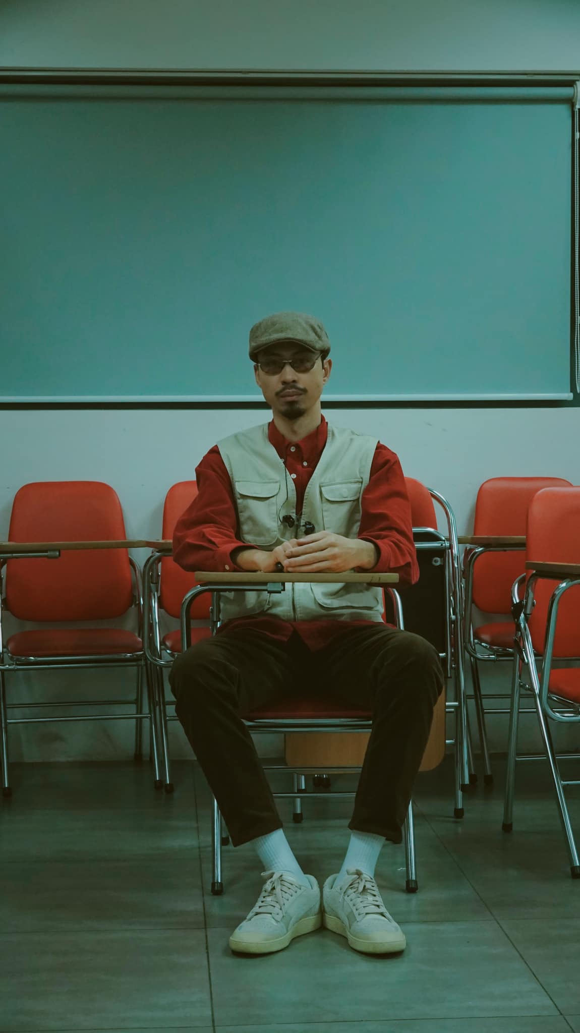 Đẳng cấp như Đen Vâu: Ra mắt MV dài 6 phút, chưa đầy 1 ngày đã leo thẳng top 1 thịnh hành Đen Vâu hoá thân thành 5 hình tượng nhân vật trong MV mới để truyền tải thông điệp ý nghĩa về tình mẫu tử
