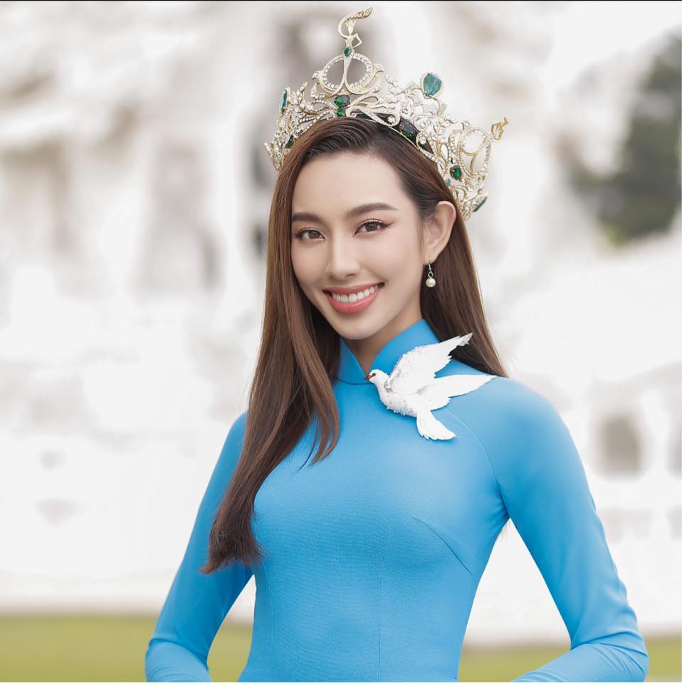 Bị bắt bẻ Giáng sinh nhưng đi chùa, Nguyễn Thúc Thùy Tiên đáp trả đúng chuẩn Hoa hậu hòa bình Nguyễn Thúc Thùy Tiên trong áo dài truyền thống của Việt Nam...