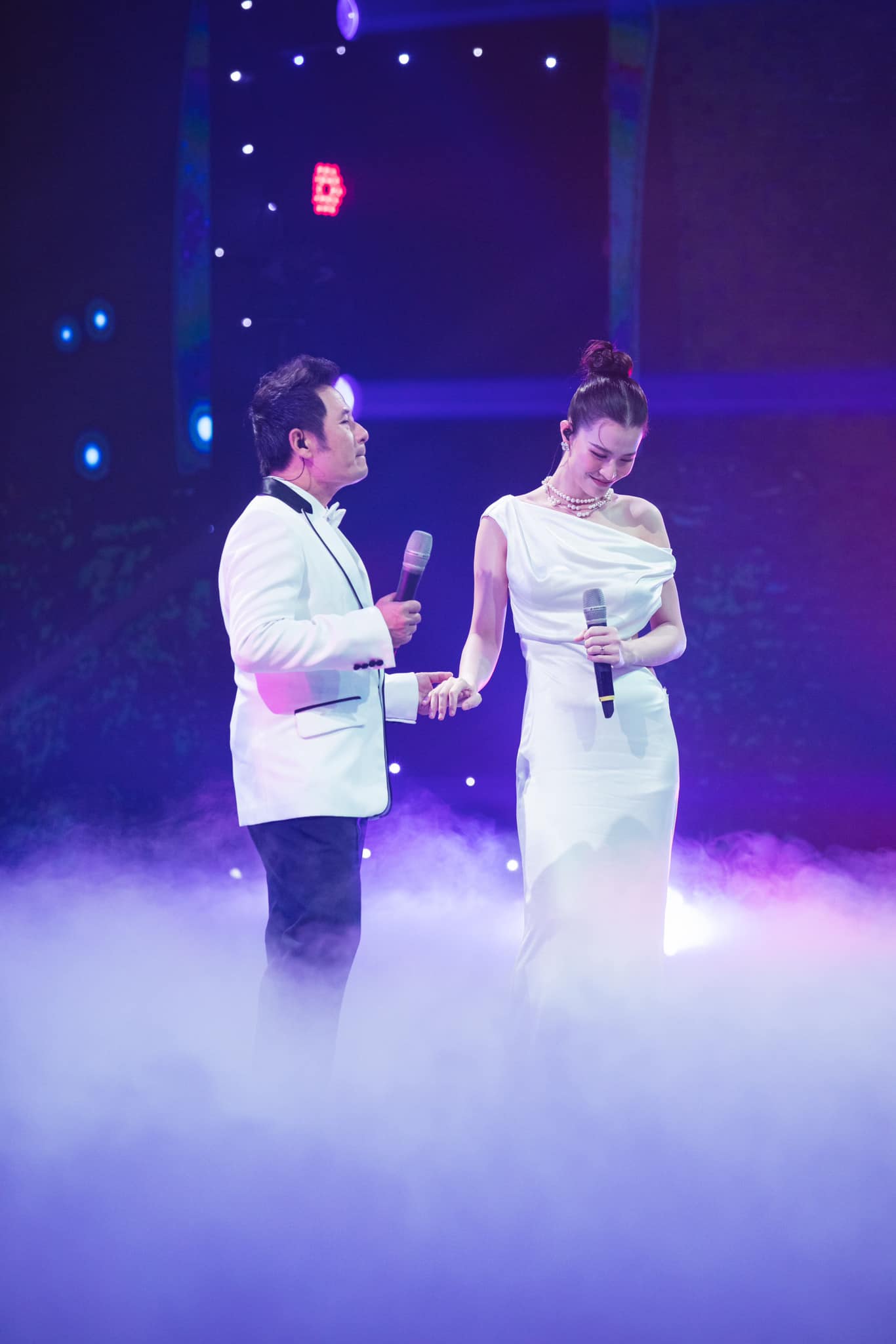 Khán giả thích thú với màn hoà giọng giữa hai ca sĩ thuộc 2 thế hệ Bằng Kiều - Đông Nhi