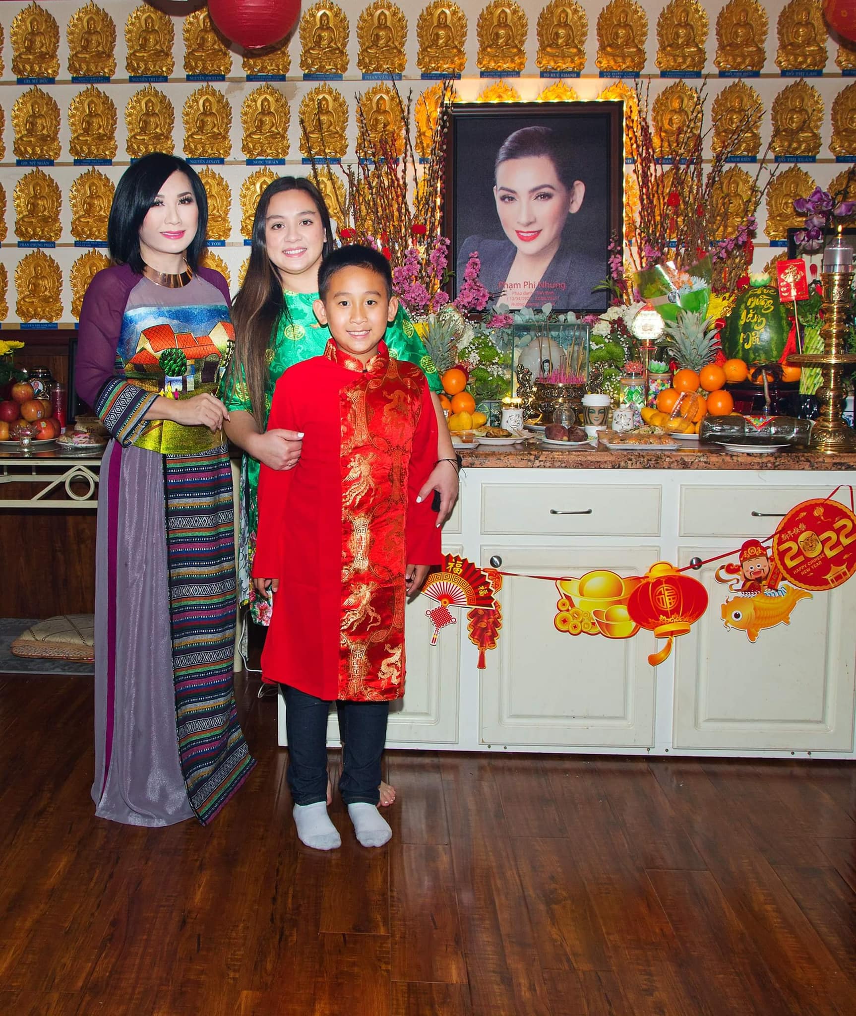 Con gái cùng bạn bè thân thiết đến thăm Phi Nhung nhân dịp năm mới Nhâm Dần 2022