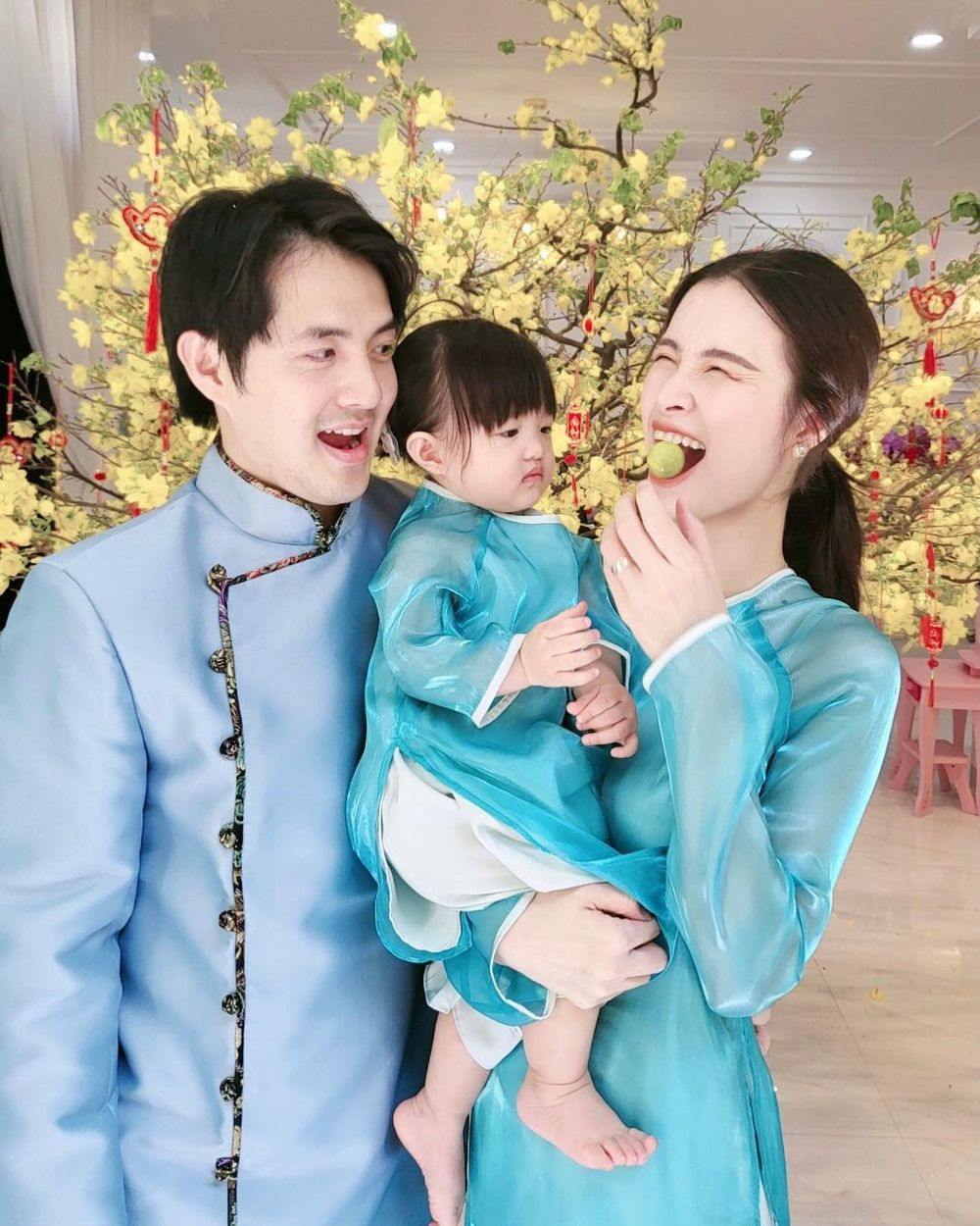 Gia đình nhỏ hạnh phúc của Đông Nhi - Ông Cao Thắng
