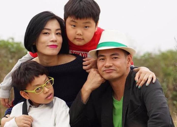 Sao Việt đầu tiên lên tiếng chỉ trích hành động của vợ Xuân Bắc: “Ghét nhất cha mẹ mang con lên mạng chê trách”