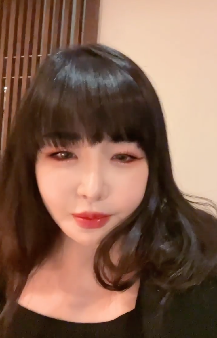 Dân tình la ó vì hiệu ứng chỉnh ảnh của Park Bom khiến khuôn mặt cô hoàn toàn thay đổi