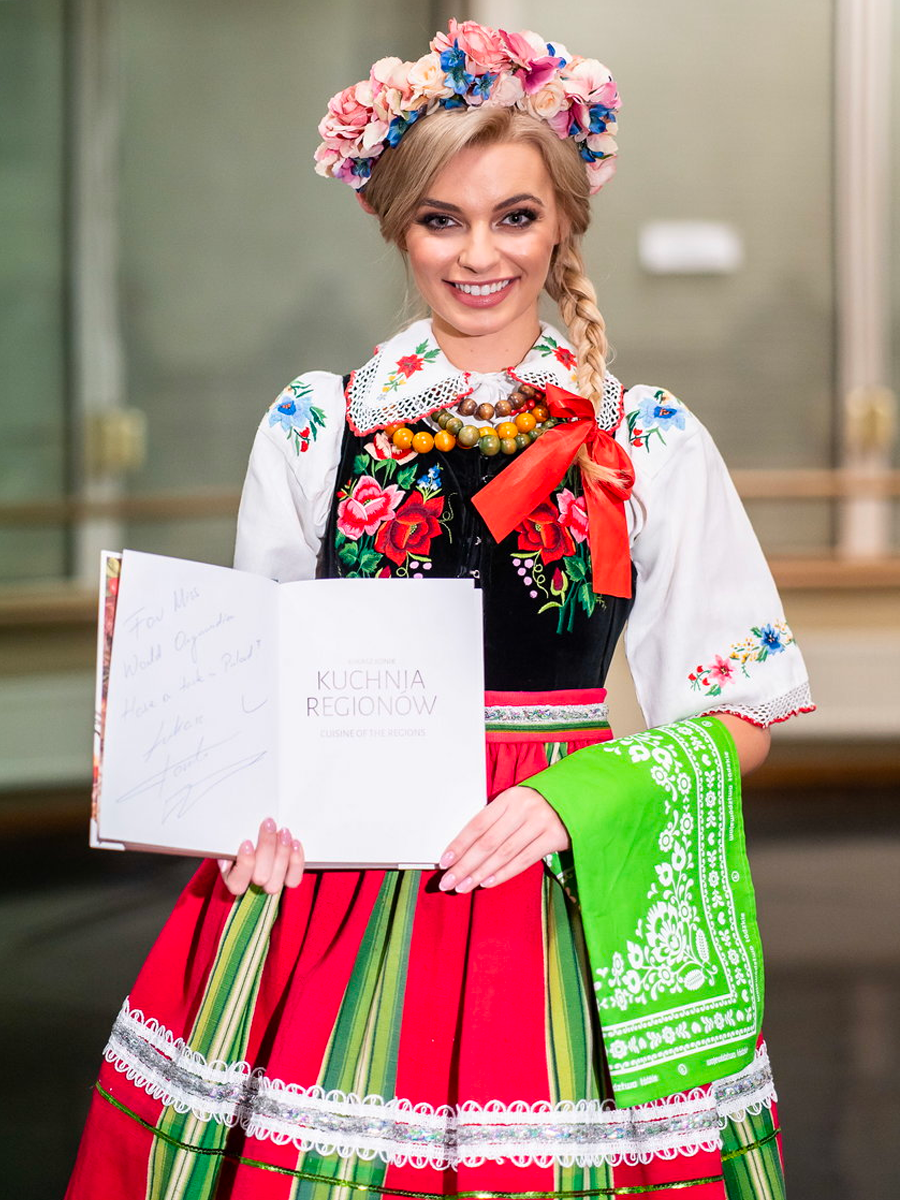 Đại diện Ba Lan đăng quang Miss World 2021: Nhan sắc xinh như búp bê!