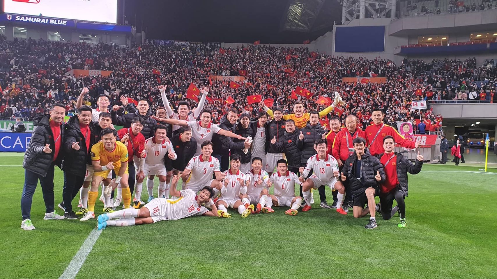 Đội tuyển Việt Nam vui mừng sau bàn thắng hòa 1-1 với đối thủ mạnh