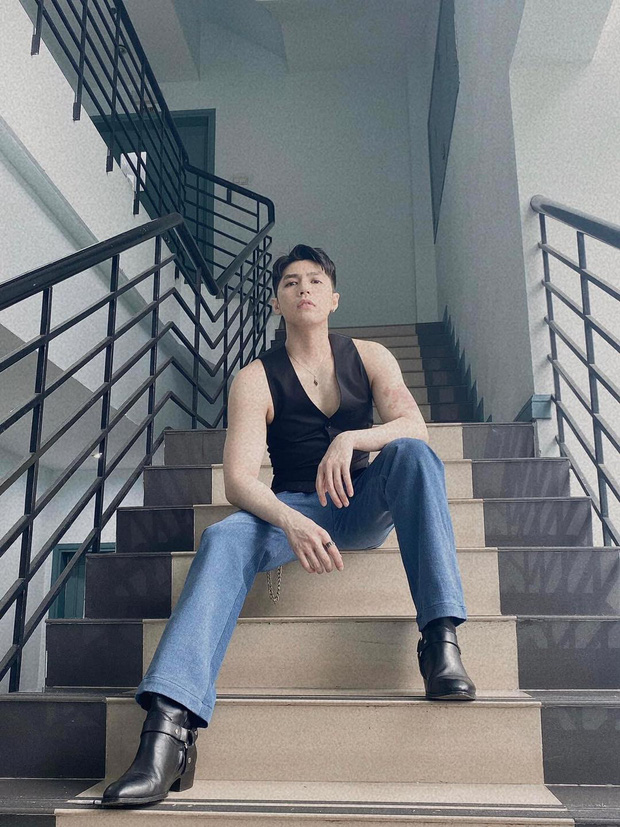Noo Phước Thịnh công khai hình của 2 cô gái mỉa mai anh bê đê Noo Phước Thịnh công khai hình của 2 cô gái mỉa mai anh bê đê