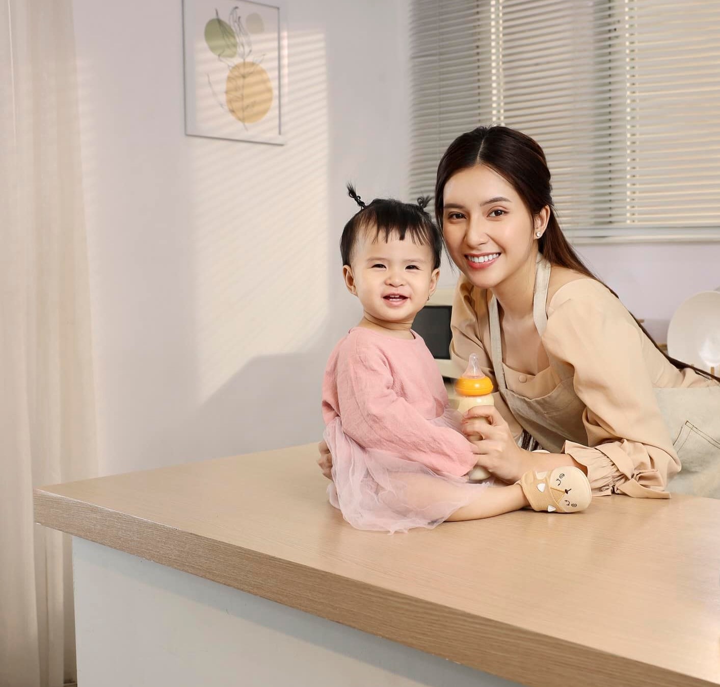 Con gái 1 tuổi của Jack lần đầu đóng quảng cáo cực chuyên nghiệp, Thiên An tiết lộ có thiên hướng làm nghệ thuật