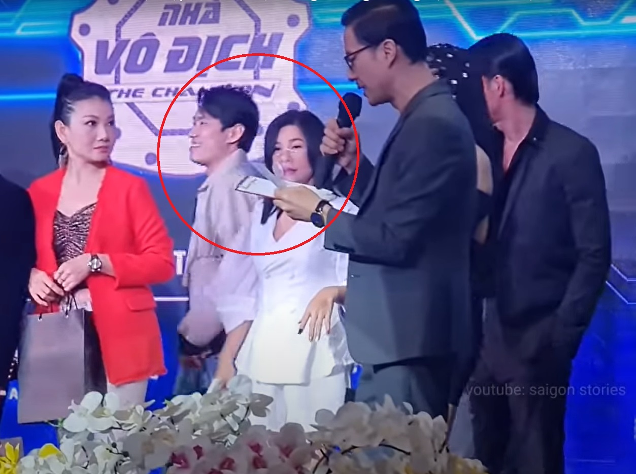 Netizen bất ngờ đào lại clip Cát Phượng cố tình tránh mặt Kiều Minh Tuấn khi cùng tham gia sự kiện - ảnh 5