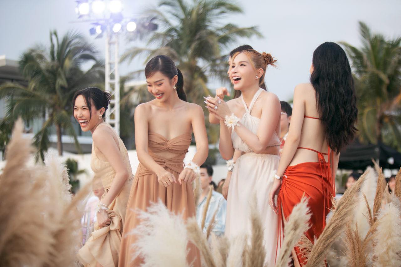 Lộ diện nữ ngôi sao may mắn bắt được hoa cưới của cô dâu Minh Hằng, CĐM liền hào hứng: Cưới gấp chị ơi!