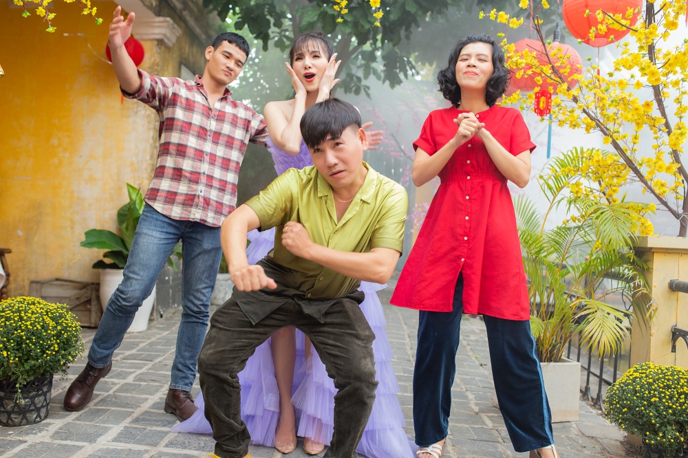 Sau sự kết hợp với Vương Anh Tú, Ngọc Kara ra MV mới “Tết đừng hỏi khó” Sau sự kết hợp với Vương Anh Tú, Ngọc Kara ra MV mới “Tết đừng hỏi khó” - ảnh 7