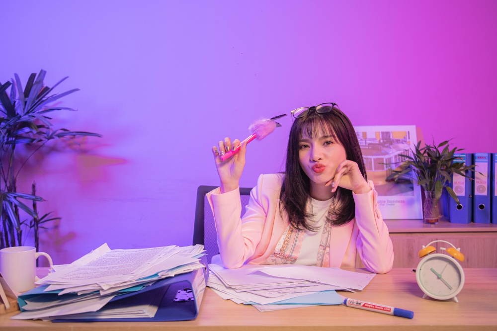 Sau sự kết hợp với Vương Anh Tú, Ngọc Kara ra MV mới “Tết đừng hỏi khó” Sau sự kết hợp với Vương Anh Tú, Ngọc Kara ra MV mới “Tết đừng hỏi khó” - ảnh 6