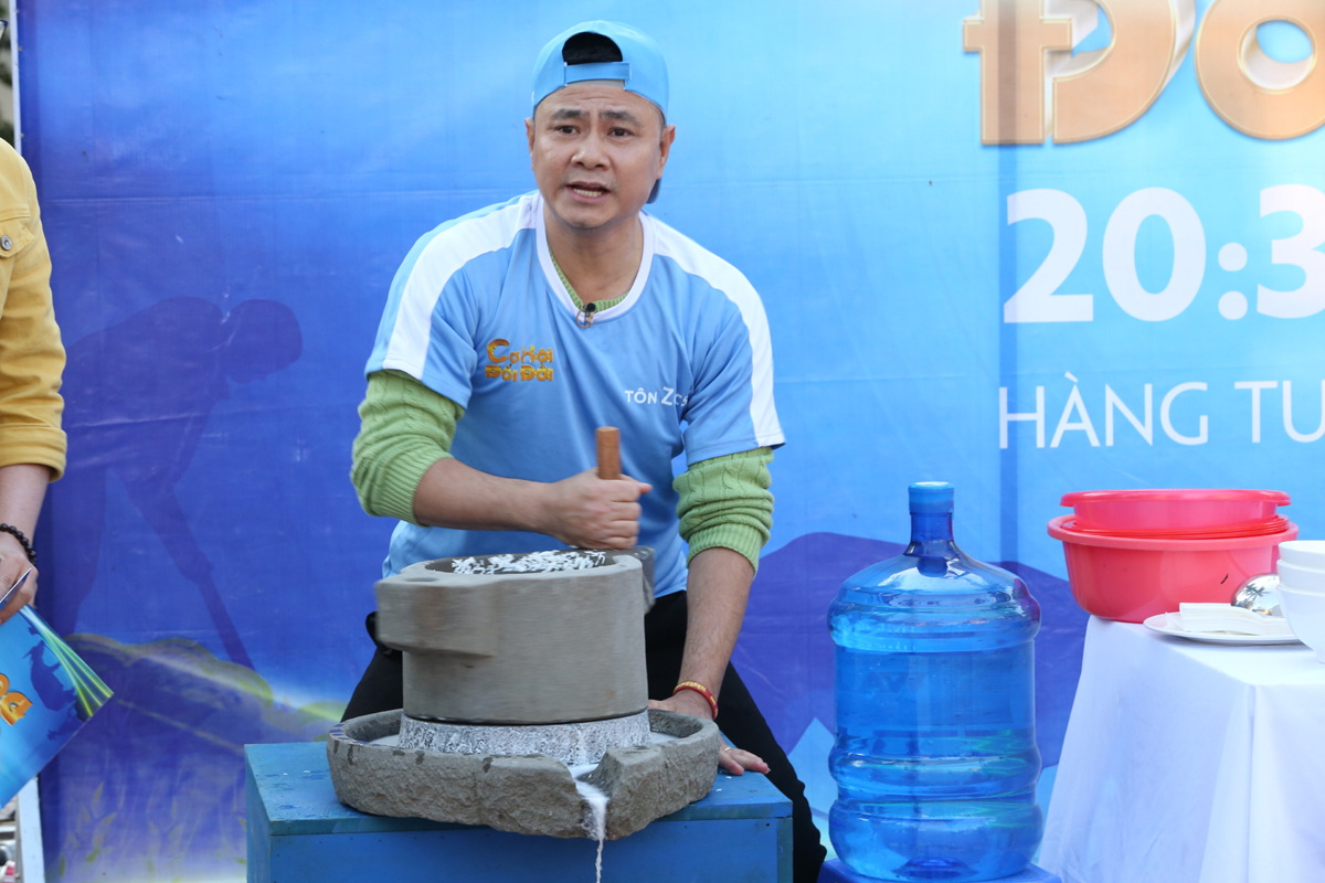 Khắc Việt “lén lút” tặng thêm 10 triệu, tìm việc làm cho người nghèo sau khi giúp mang về số tiền hơn 82 triệu