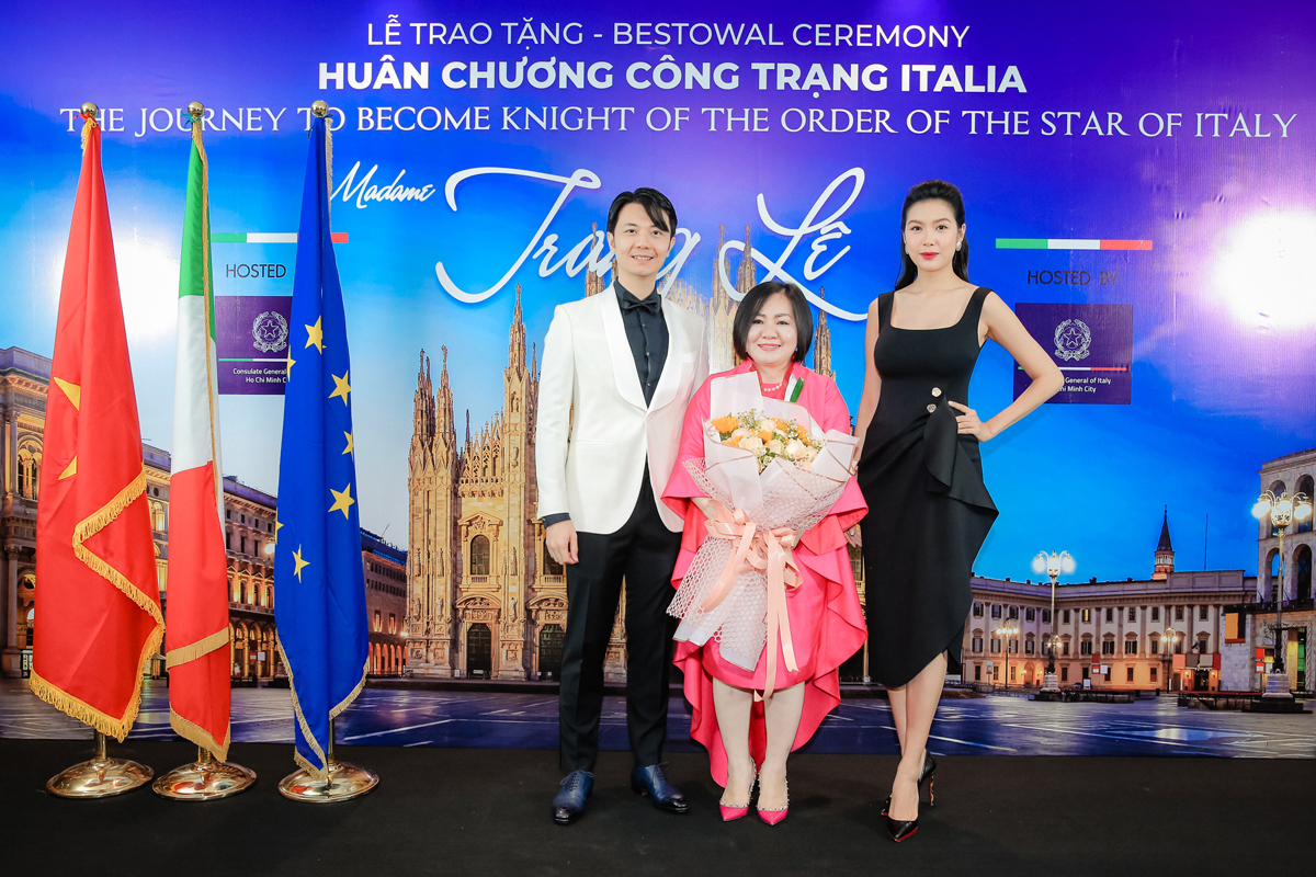 Dàn mỹ nhân đọ sắc cực căng trên thảm đỏ tiệc mừng bà trùm thời trang Việt nhận Huân chương công trạng của Ý