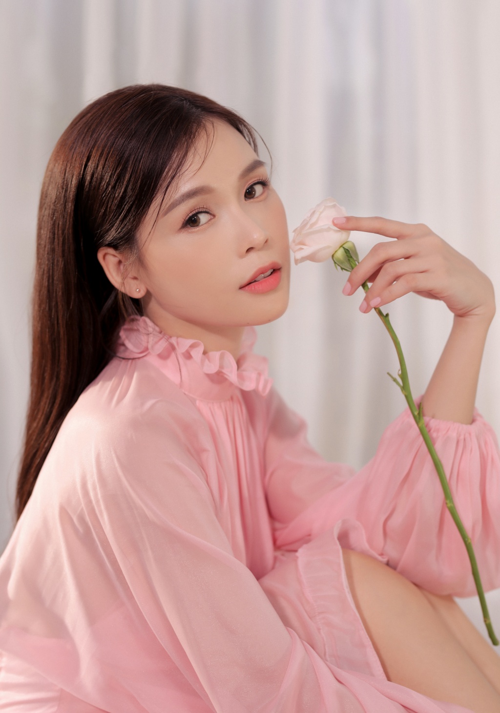 Đẹp thanh khiết như Sam, mặc đơn giản chụp vội vàng vẫn ra bộ ảnh xuất sắc Đẹp thanh khiết như Sam, mặc đơn giản chụp vội vàng vẫn ra bộ ảnh xuất sắc - ảnh 4