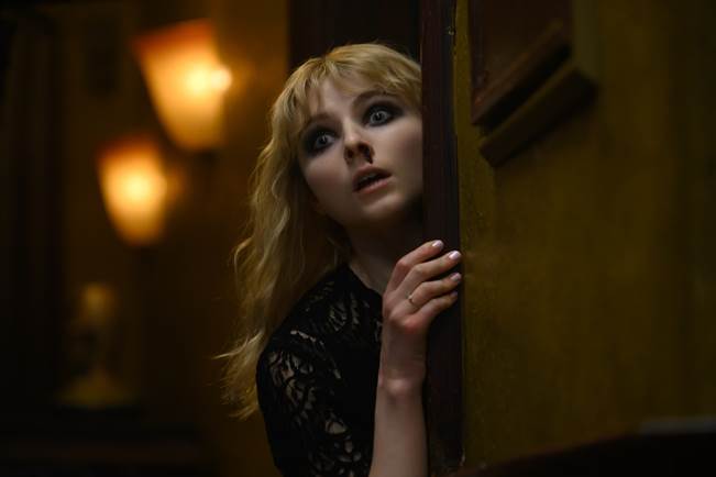 Phim mới của “nữ hoàng Gambit” Anya Taylor-Joy tung trailer huyền bí, u ám đến sởn gai ốc