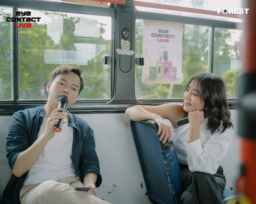 Tiếp nối Hòa Minzy, Hứa Kim Tuyền và Anh Tú, Văn Mai Hương và Bùi Công Nam 'hát rong' với concept Bus - King độc đáo - ảnh 3