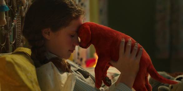 Phim về chú chó đỏ khổng lồ nổi tiếng thế giới tung trailer đáng yêu đến “tan chảy” - ảnh 1