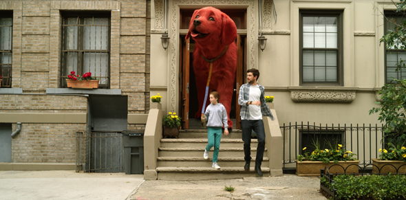 Phim về chú chó đỏ khổng lồ nổi tiếng thế giới tung trailer đáng yêu đến “tan chảy” - ảnh 2