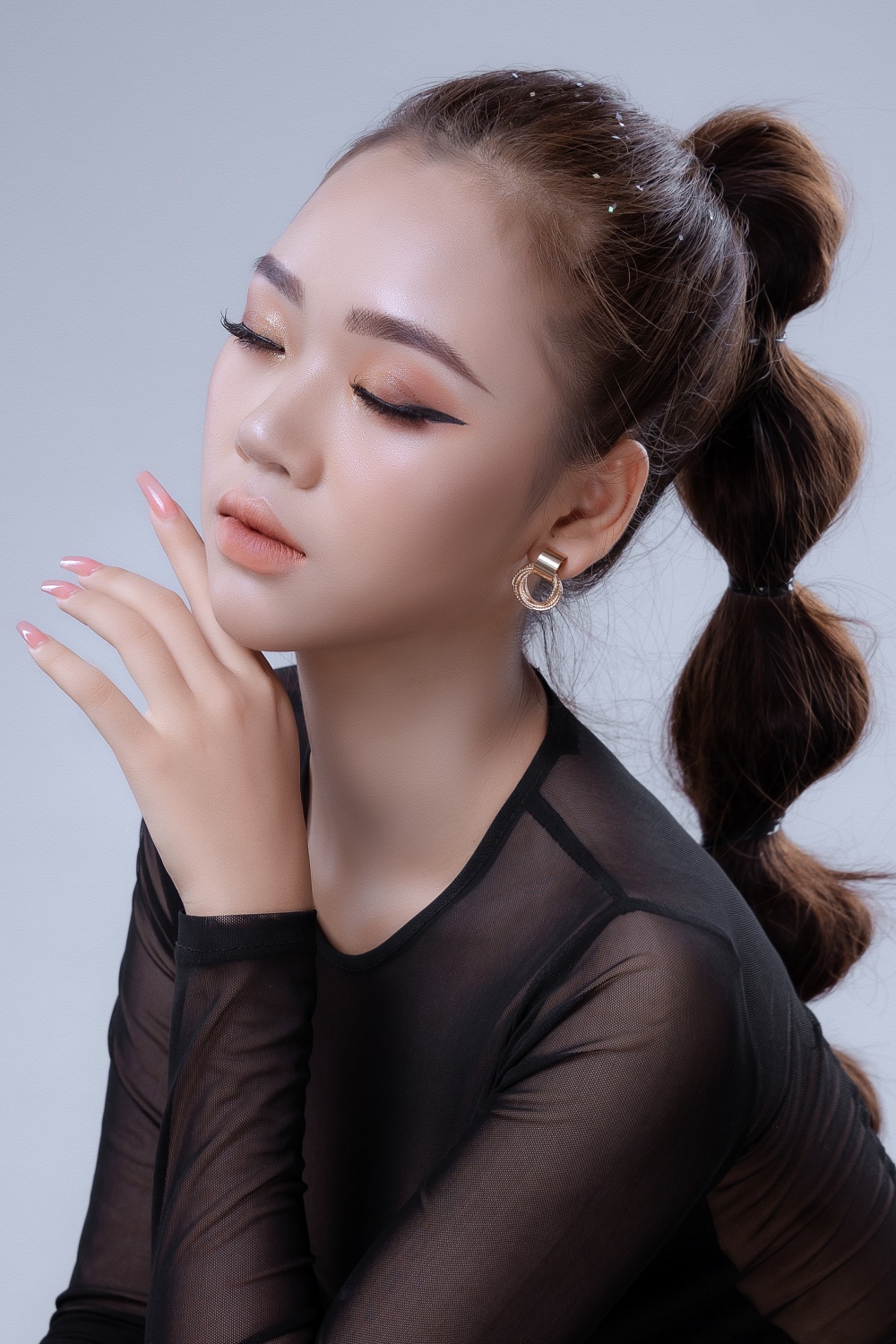 Nữ sinh 19 tuổi nói gì về việc đứng đầu bình chọn ở Hoa hậu Hoàn vũ Việt Nam - ảnh 2