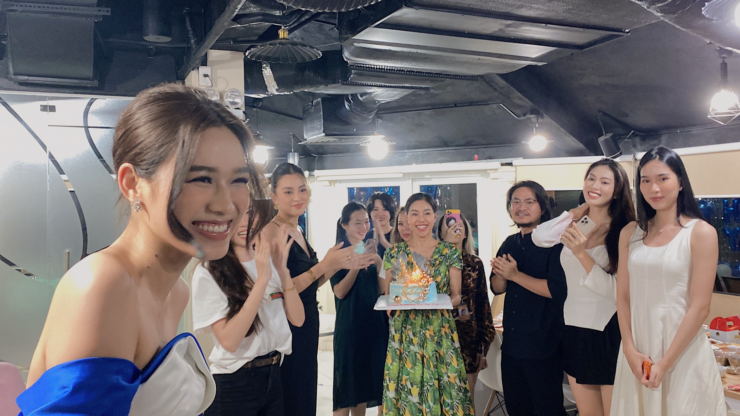 Hoa‌ ‌hậu‌ ‌Tiểu‌ ‌Vy‌ ‌“lột”‌ ‌trang‌ ‌sức‌ ‌hàng‌ ‌hiệu‌ ‌tặng‌ ‌sinh‌ ‌nhật‌ ‌Đỗ‌ ‌Hà‌ ‌ ‌