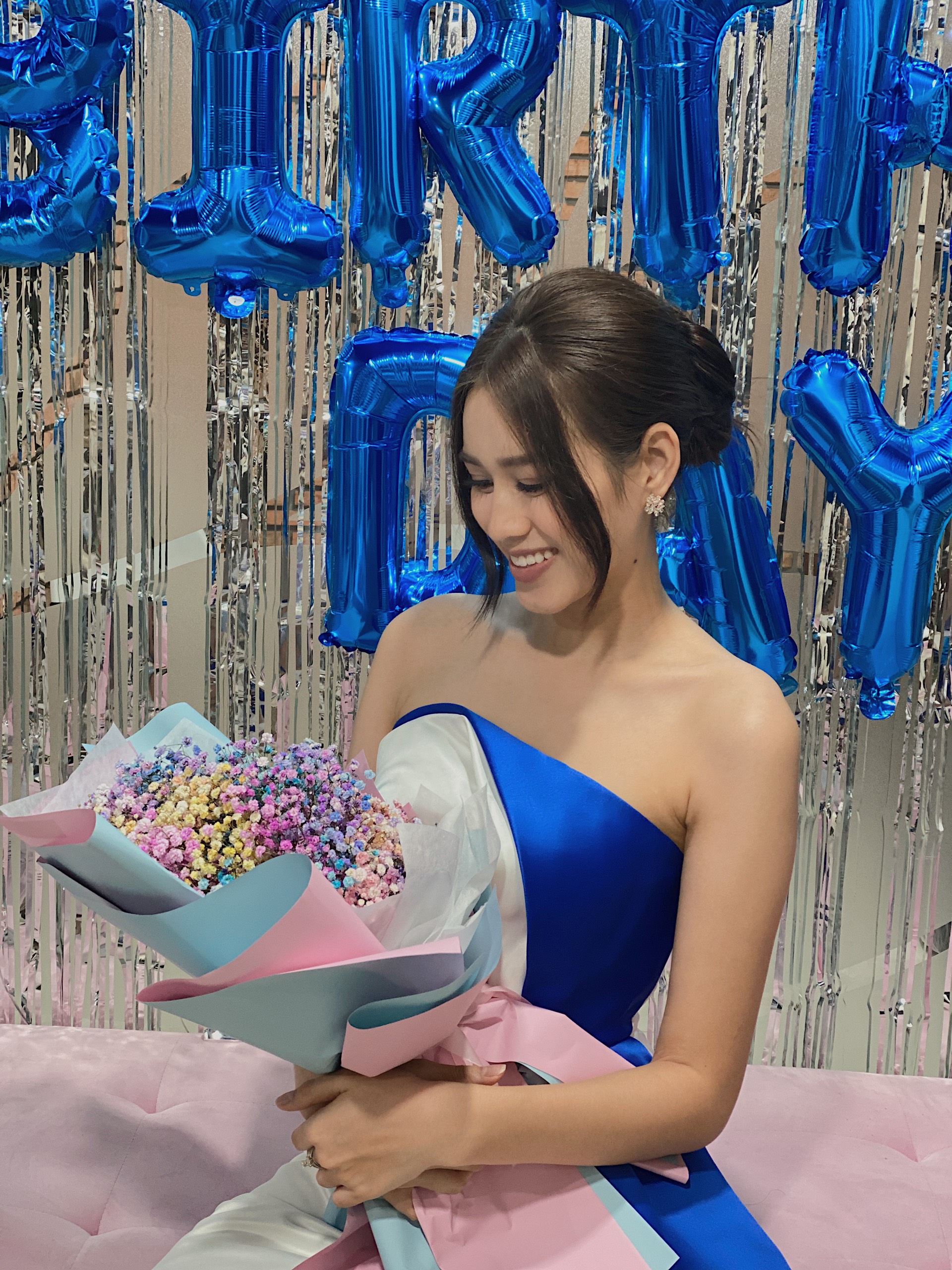 Hoa‌ ‌hậu‌ ‌Tiểu‌ ‌Vy‌ ‌“lột”‌ ‌trang‌ ‌sức‌ ‌hàng‌ ‌hiệu‌ ‌tặng‌ ‌sinh‌ ‌nhật‌ ‌Đỗ‌ ‌Hà‌ ‌ ‌ - ảnh 4