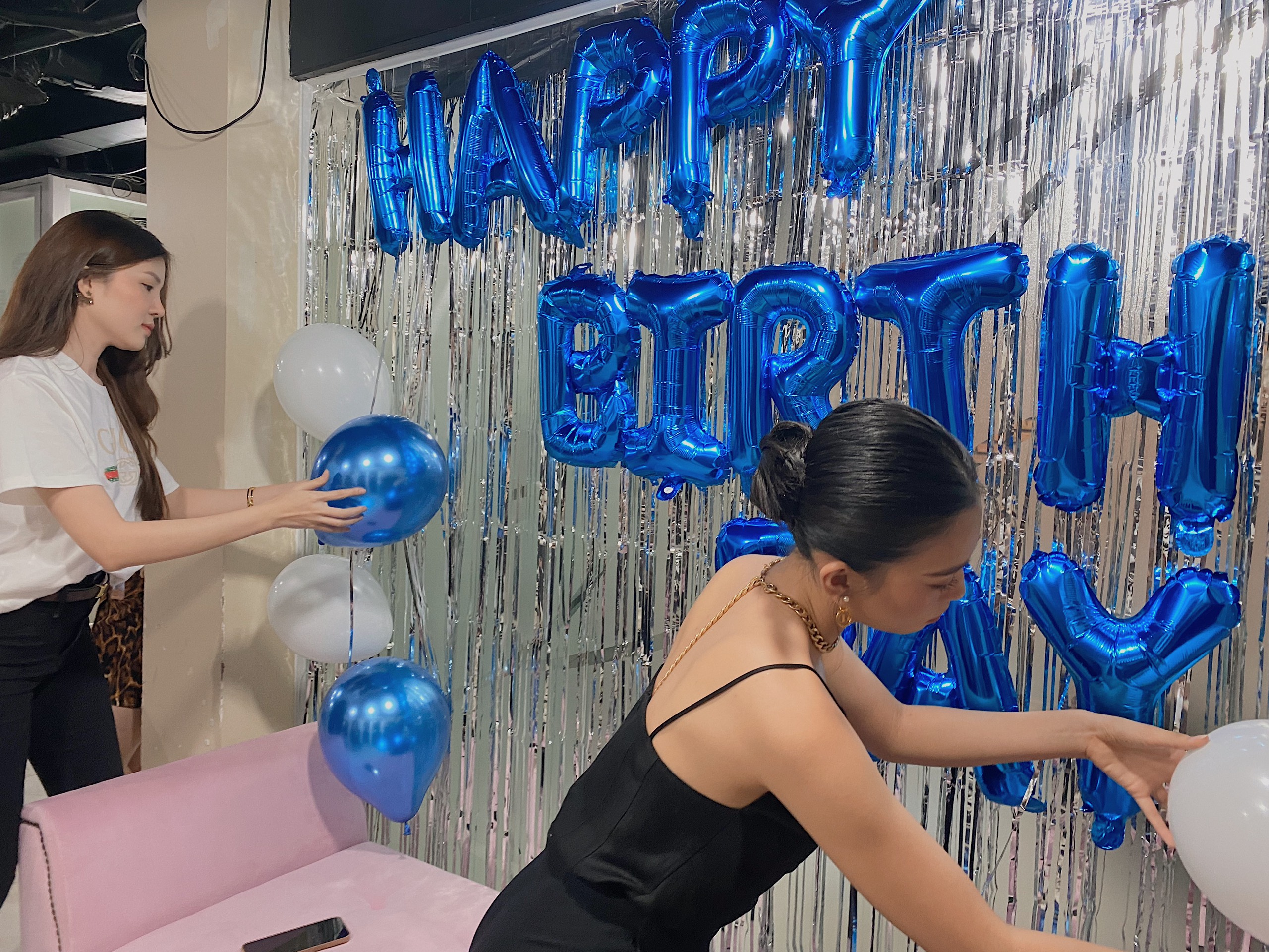 Hoa‌ ‌hậu‌ ‌Tiểu‌ ‌Vy‌ ‌“lột”‌ ‌trang‌ ‌sức‌ ‌hàng‌ ‌hiệu‌ ‌tặng‌ ‌sinh‌ ‌nhật‌ ‌Đỗ‌ ‌Hà‌ ‌ ‌ - ảnh 1