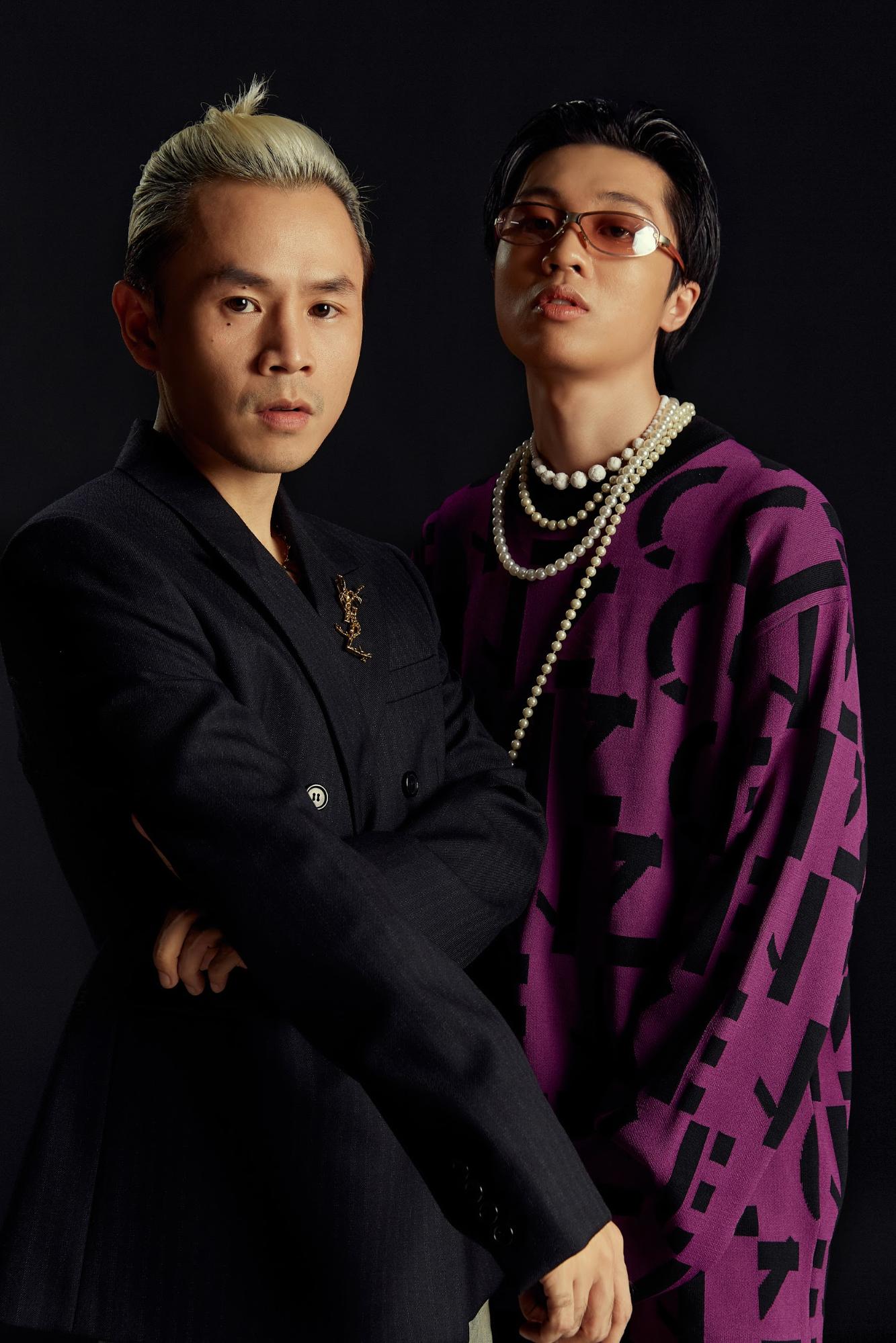 Rhymastic và Binz tung bộ ảnh full team Rap Việt lên mạng xã hội.