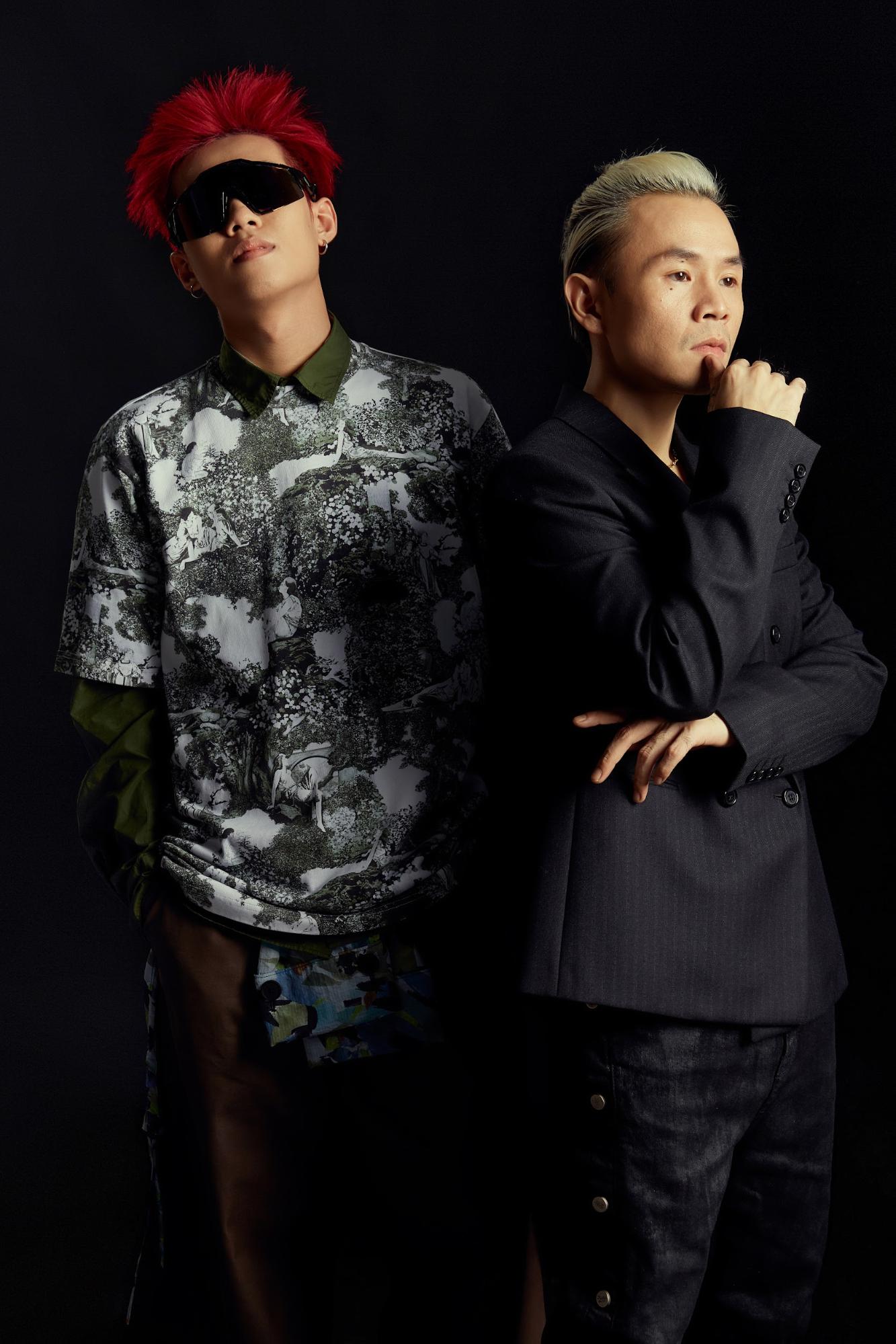 Rhymastic và Binz tung bộ ảnh full team Rap Việt lên mạng xã hội.