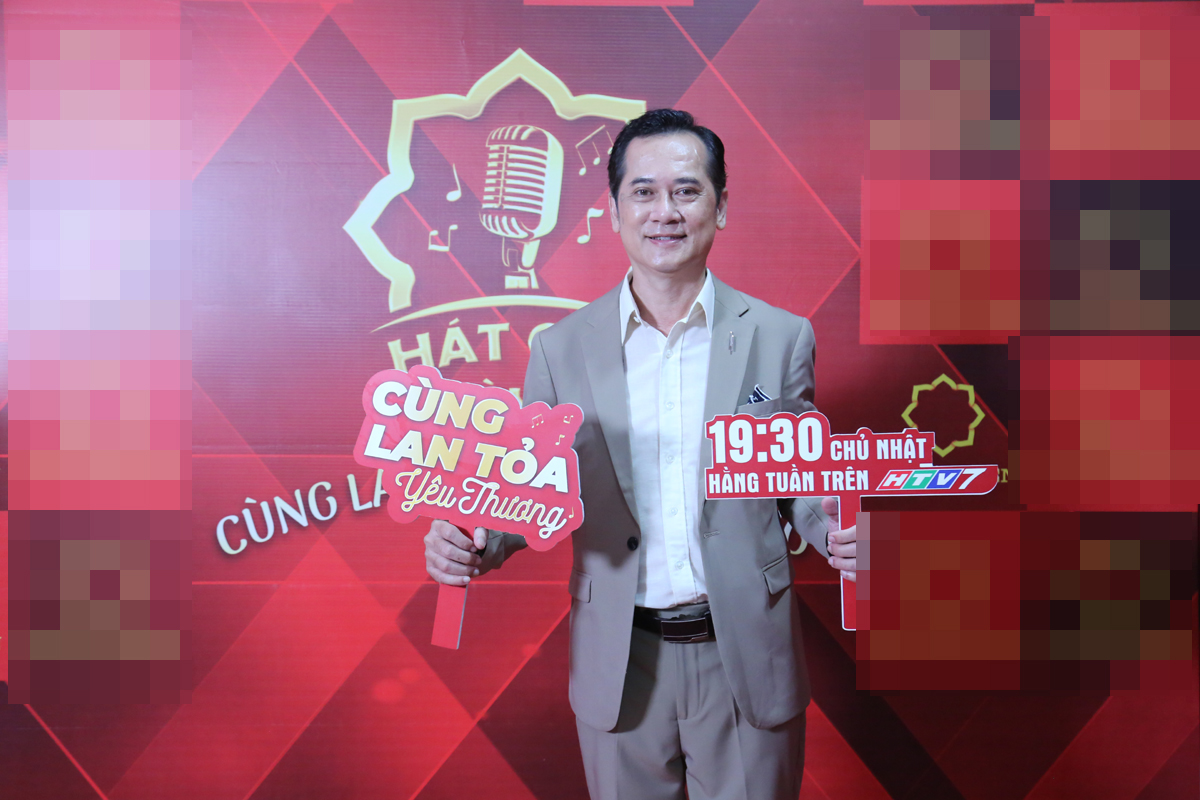 MC Quyền Linh “khóc nghẹn” trên sân khấu Hát cho ngày mai MC Quyền Linh “khóc nghẹn” trên sân khấu 'Hát cho ngày mai' - ảnh 7