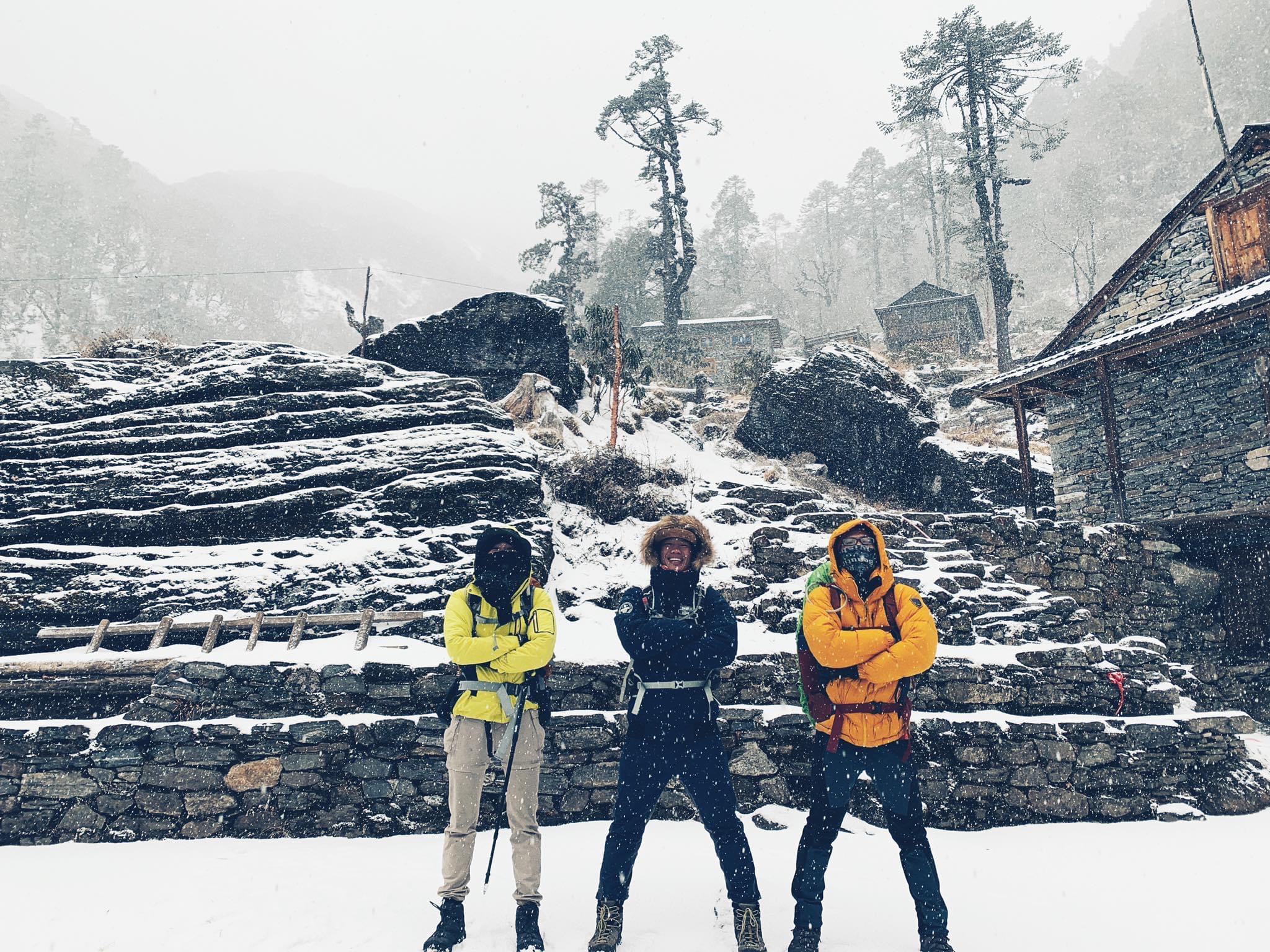 Bella Mai chia sẻ trải nghiệm nhớ đời khi trekking ở ngọn núi cao hơn 6600m tại Nepal