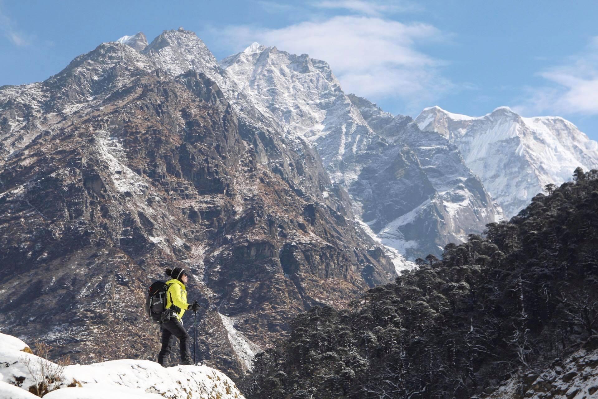 Bella Mai chia sẻ trải nghiệm nhớ đời khi trekking ở ngọn núi cao hơn 6600m tại Nepal