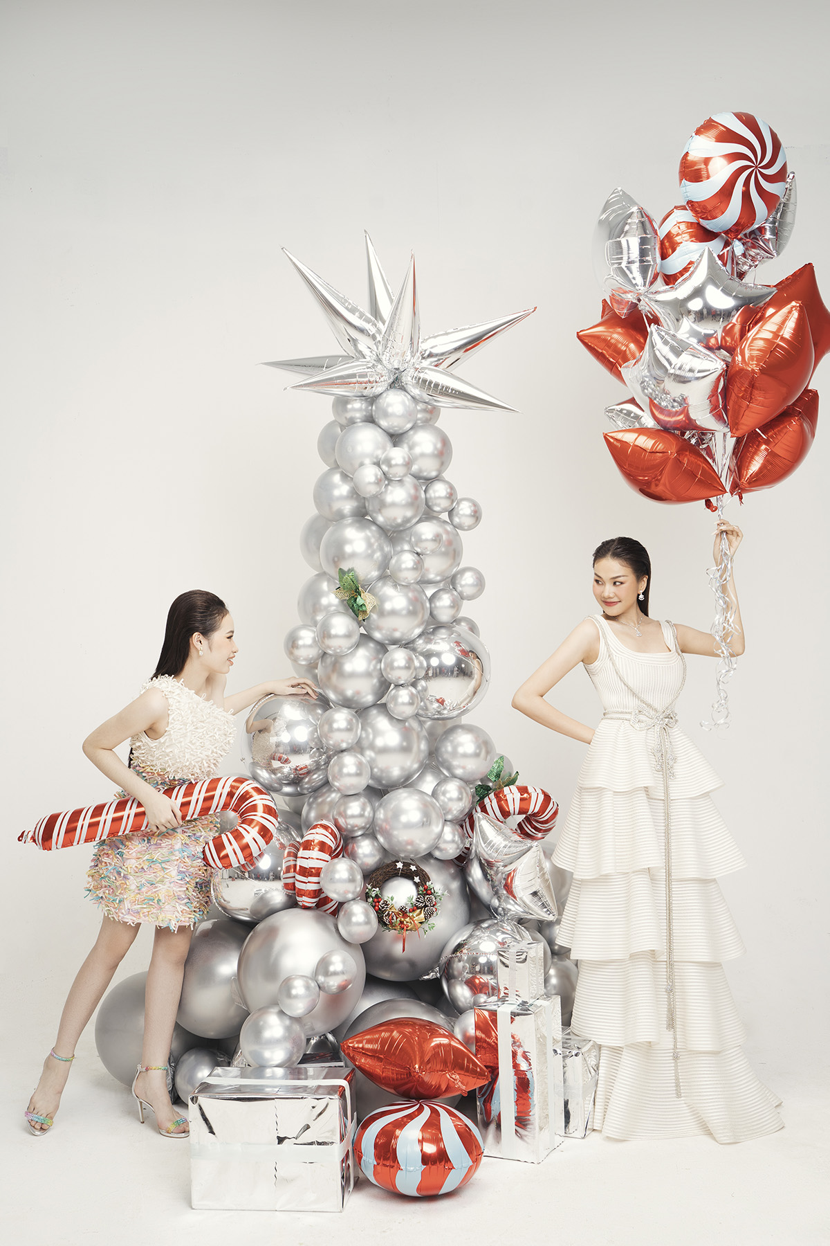 Mẫu nhí Bảo Hà sánh vai cùng chị đại Thanh Hằng trong trang phục Giáng sinh được thiết kế riêng của NTK Công Trí - ảnh 5