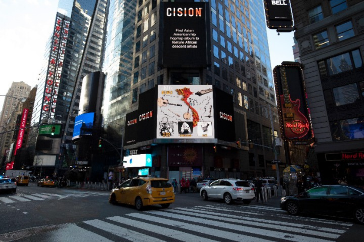 MV nhóm nhạc Urban Fu$e xuất hiện trên màn hình lớn tại Times Square ở New York - ảnh 1