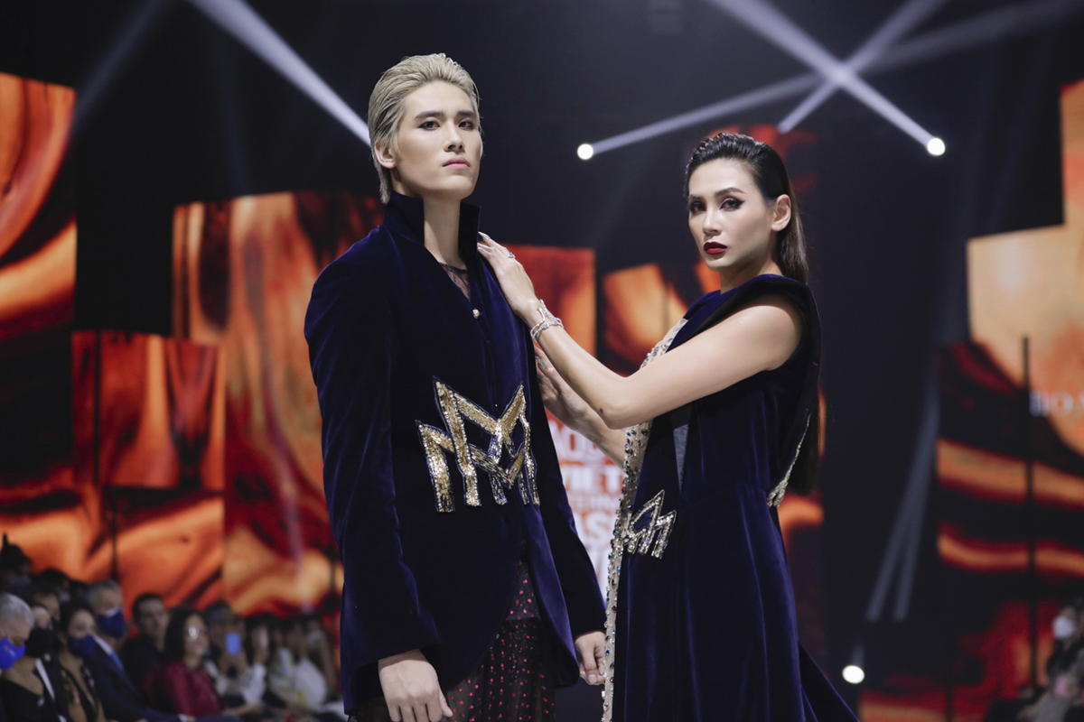 Siêu mẫu Võ Hoàng Yến liên tục trúng show vedette tại Vietnam International Fashion Week 2021 - ảnh 3