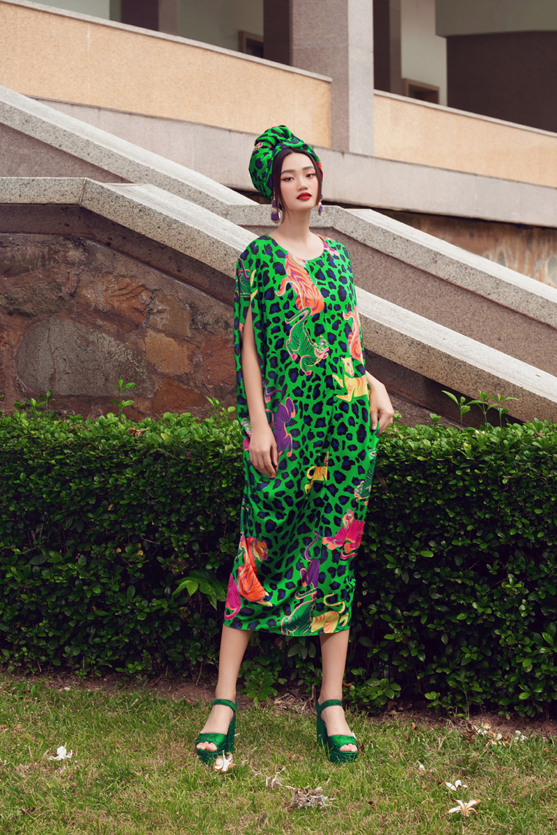 Siêu mẫu Châu Á Quỳnh Anh diện váy họa tiết cho Tết Nhâm Dần - ảnh 2