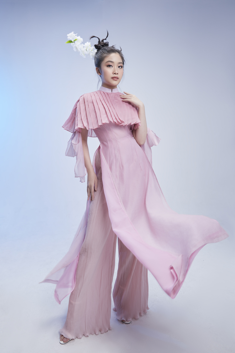 NTK Ivan Trần tung bộ ảnh áo dài Tết chụp cùng 2 mẫu nhí ruột NTK Ivan Trần tung bộ ảnh áo dài Tết chụp cùng 2 mẫu nhí ruột