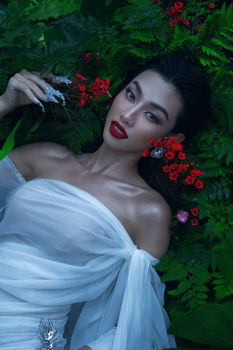 Hoa hậu Thùy Tiên “trình làng” bộ ảnh đắm mình trong hồ nước, không quên hé lộ lịch trình sắp tới - ảnh 4