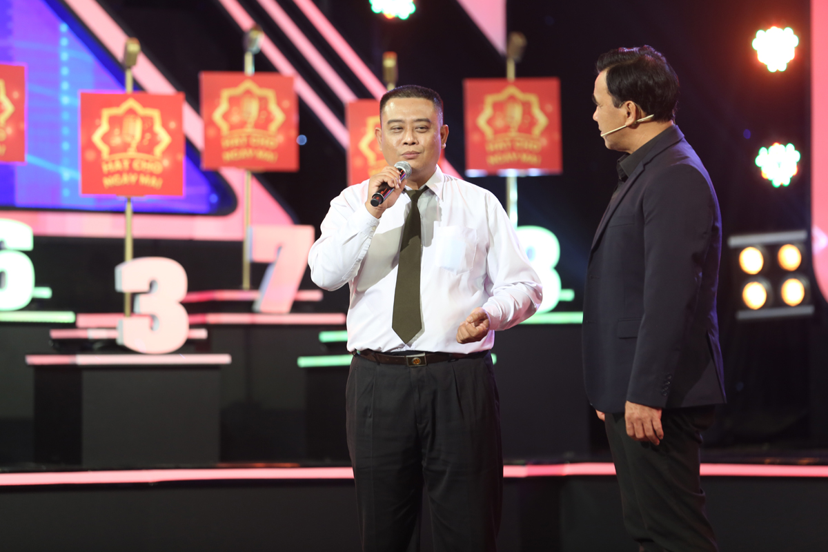 Quyền Linh khâm phục, Lê Minh tặng 5 triệu đồng cho nam tài xế xe cấp cứu trang trải tiền thuê nhà - ảnh 2
