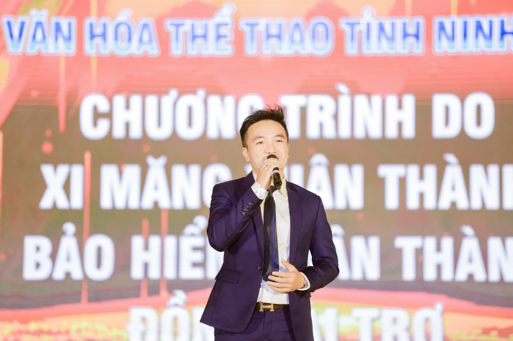 Ngọc Sơn, Hồ Văn Cường cùng dàn sao “khủng” khuấy động sân khấu ca nhạc tại Miền Bắc