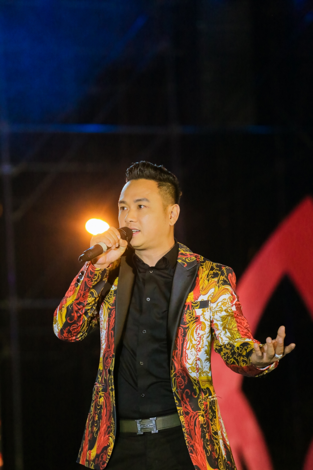 Ngọc Sơn, Hồ Văn Cường cùng dàn sao “khủng” khuấy động sân khấu ca nhạc tại Miền Bắc
