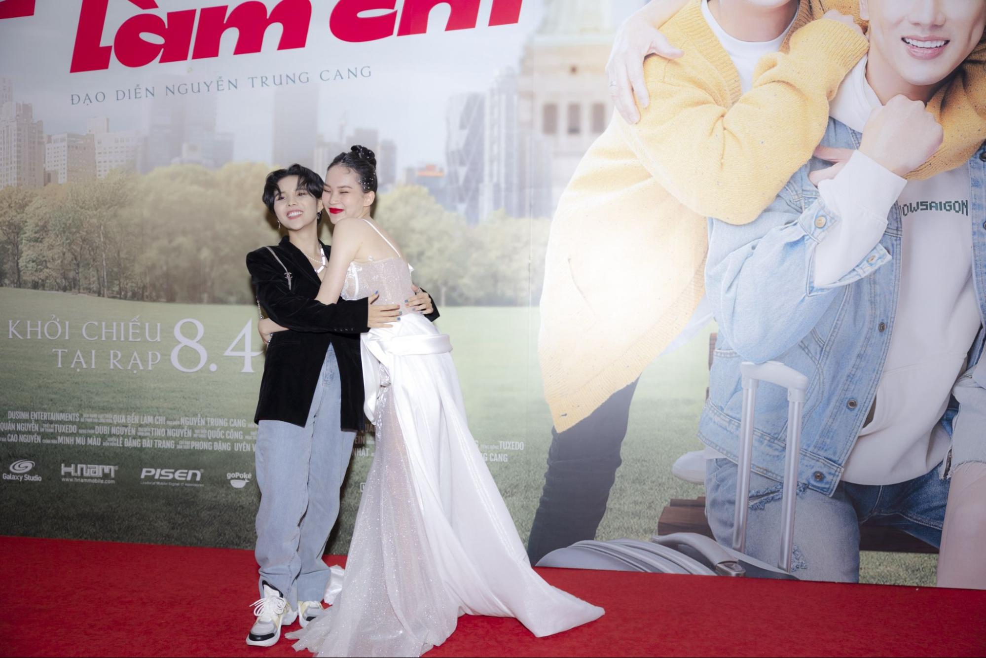 Thuận Nguyễn sánh đôi 'bạn gái màn ảnh' mới, dàn sao xuất ủng hộ phim điện ảnh 'Qua bển làm chi' - ảnh 2