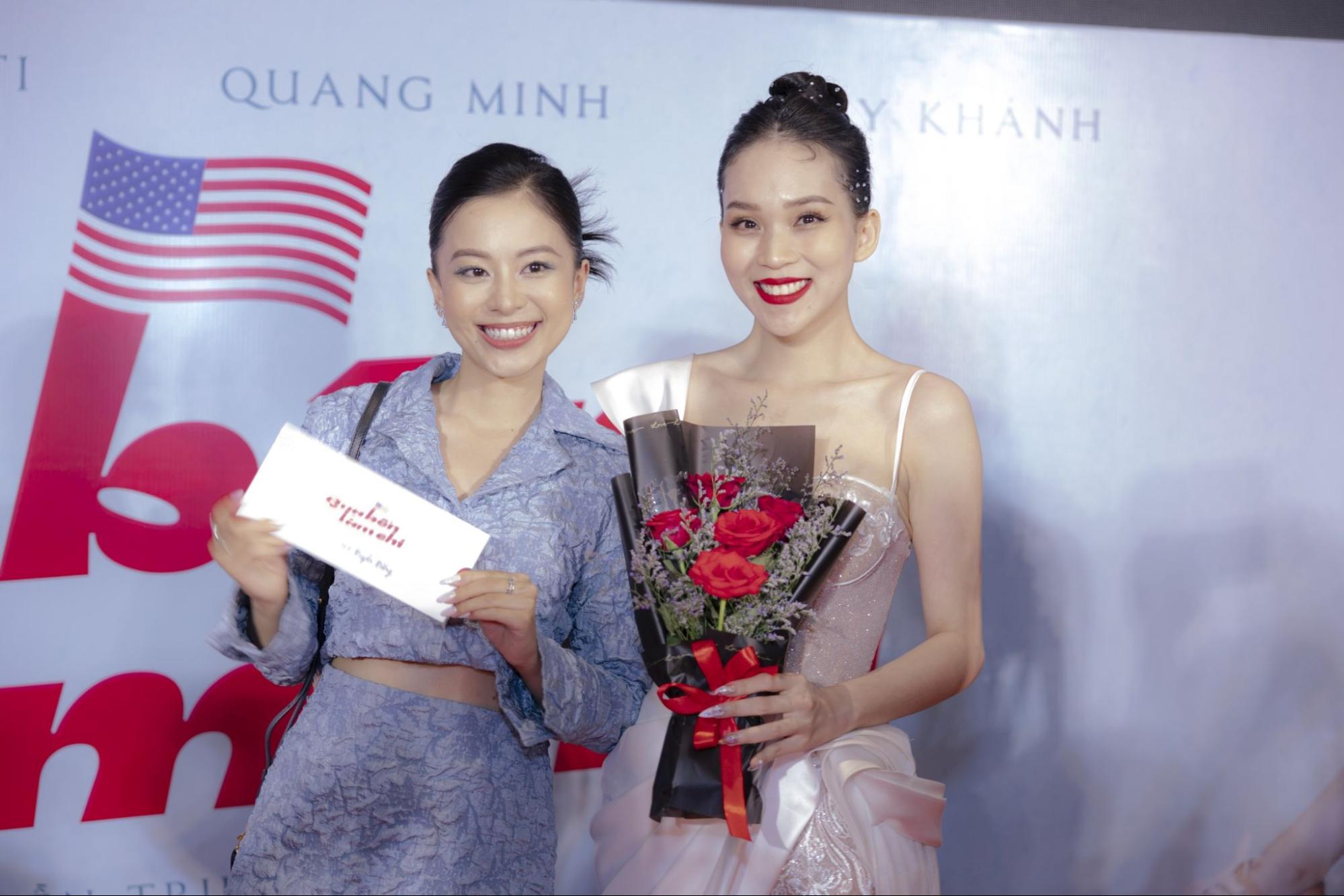 Thuận Nguyễn sánh đôi bạn gái màn ảnh mới, dàn sao xuất ủng hộ phim điện ảnh Qua bển làm chi