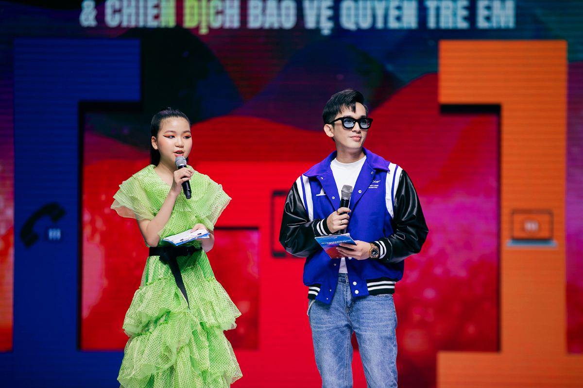 Mẫu teen Minh Anh gây bất ngờ khi làm MC tuần lễ thời trang Mẫu teen Minh Anh gây bất ngờ khi làm MC tuần lễ thời trang