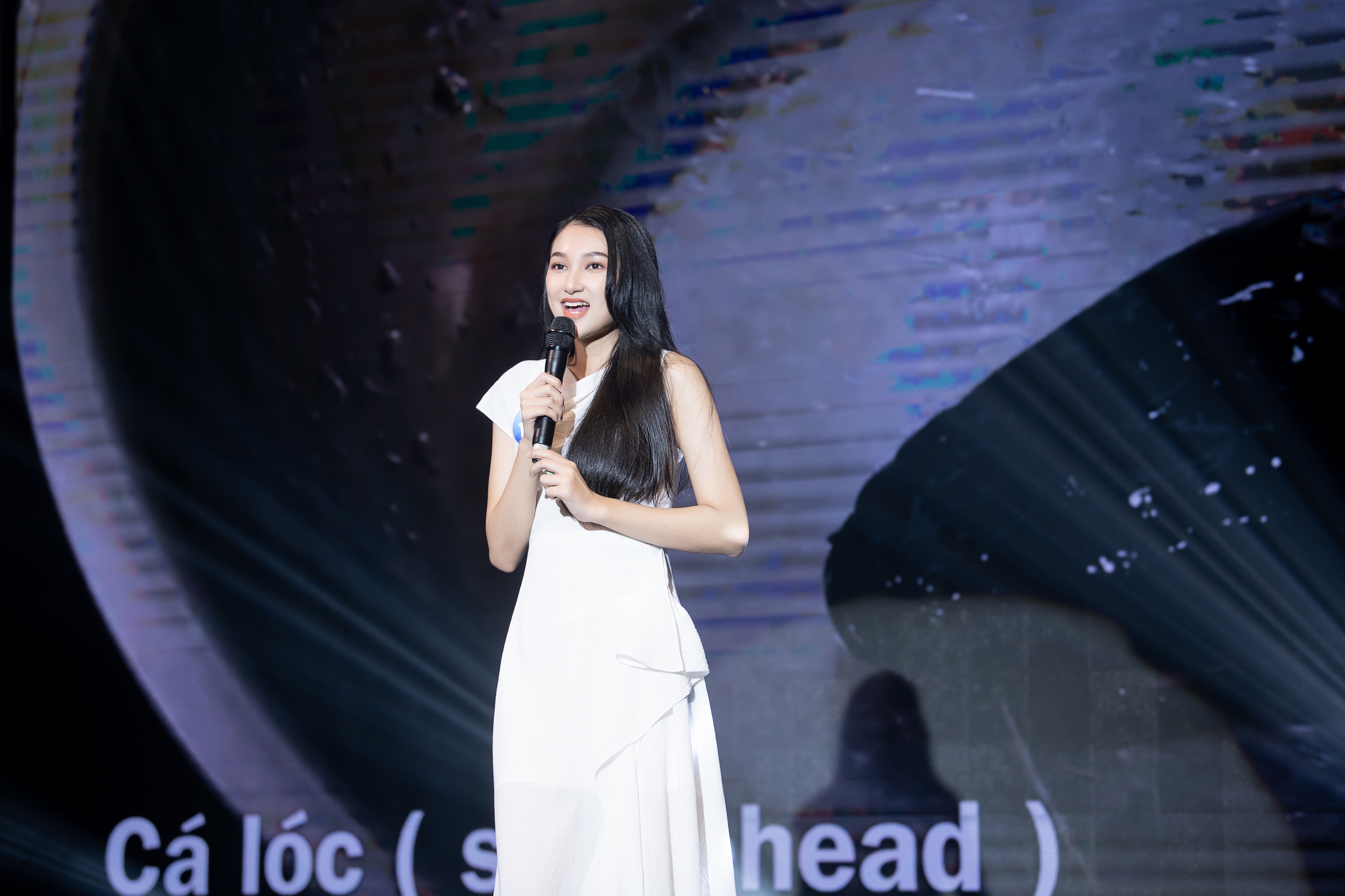 Miss World Việt Nam: thí sinh vừa hát vừa rap có người bắn 4 thứ tiếng